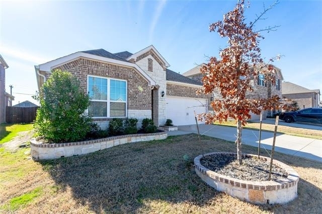 2904 Redbud Lane - Photo 2