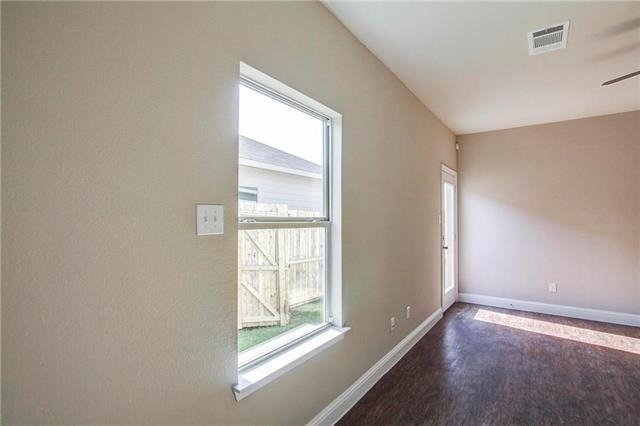 469 Canvas Court - Photo 2