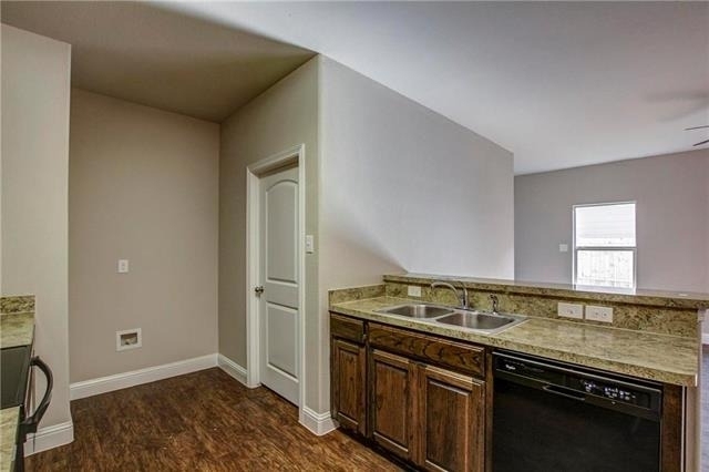 469 Canvas Court - Photo 13