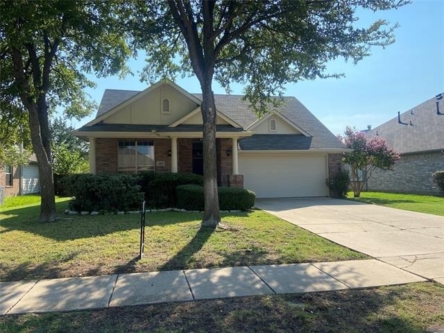 302 Crabapple Drive - Photo 1