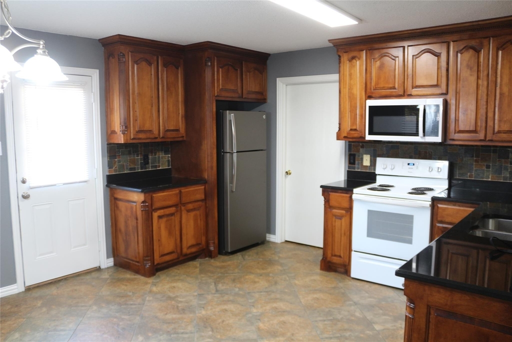 2748 Peach Drive - Photo 7
