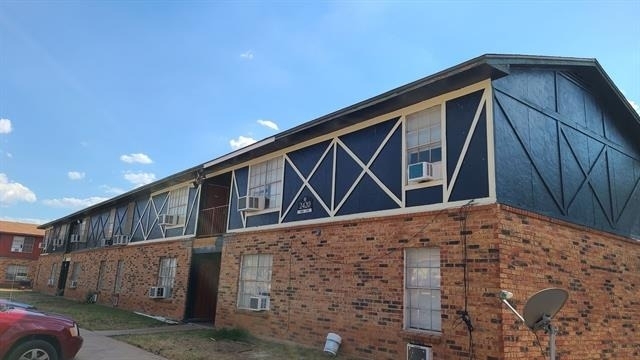 2410 N Willis Street - Photo 1
