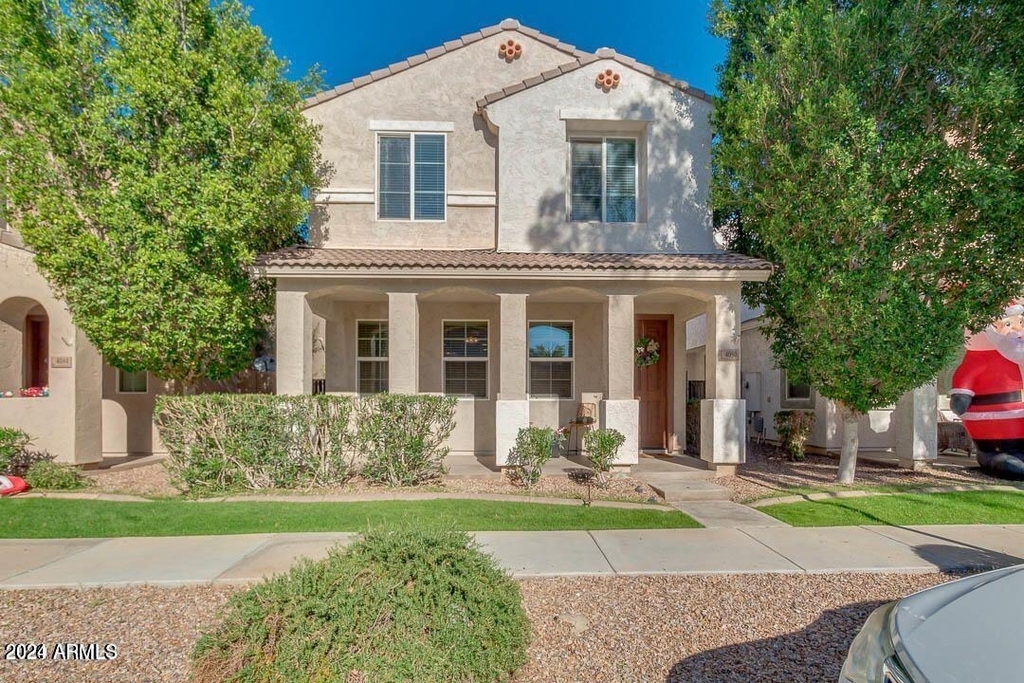 4050 E Oakland Street - Photo 0
