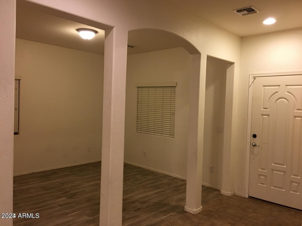 4661 E Laurel Avenue - Photo 2
