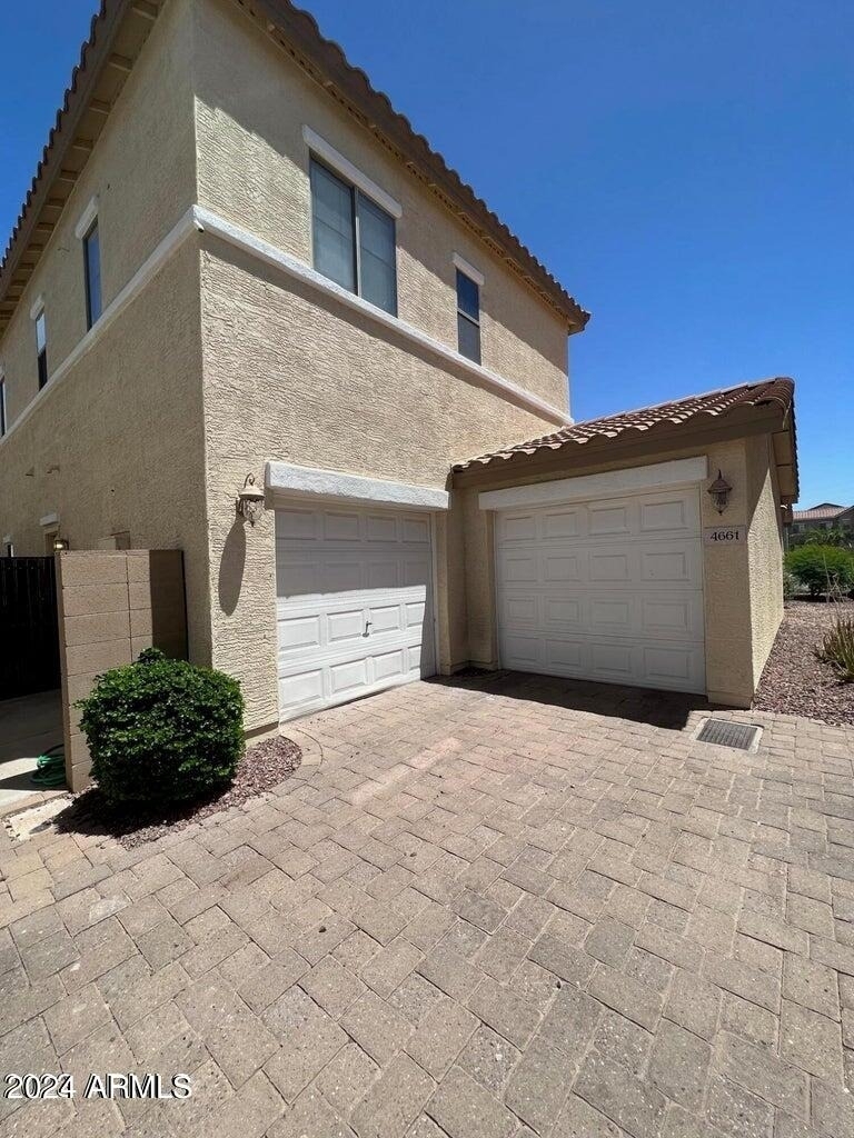 4661 E Laurel Avenue - Photo 1