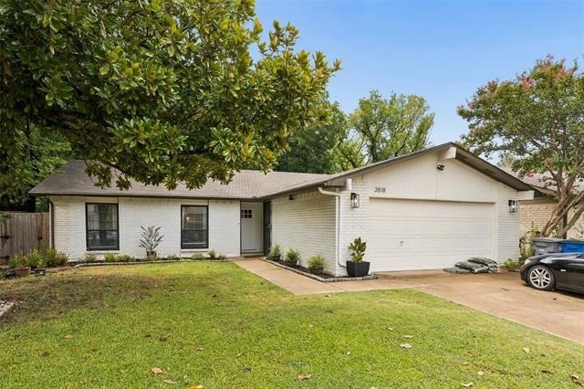 3818 Ruidosa Avenue - Photo 1