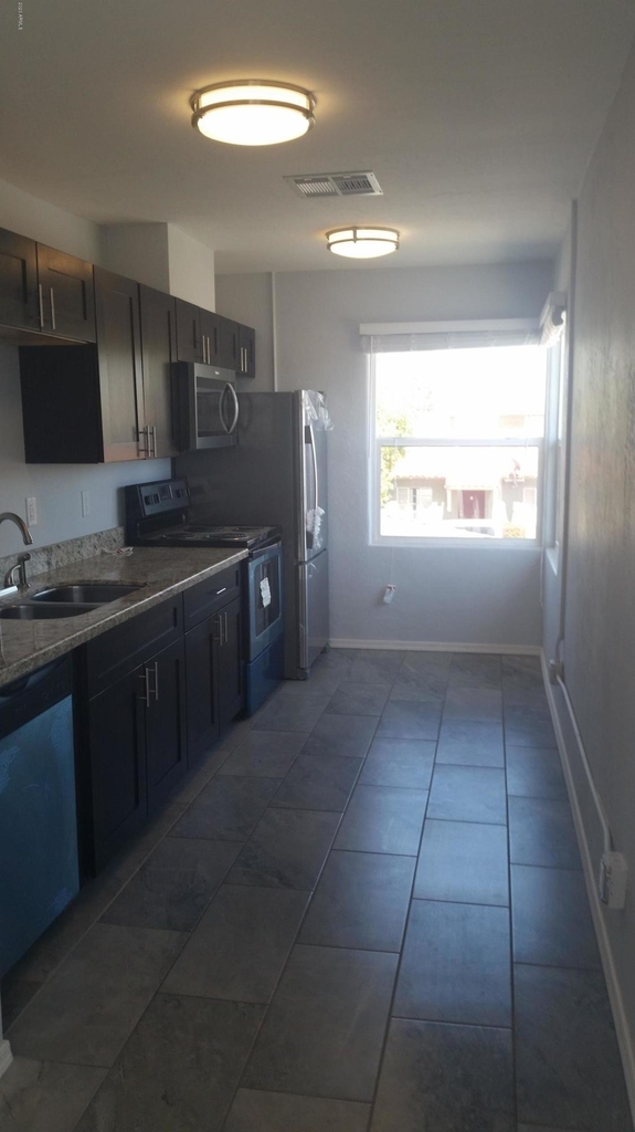 1602 W Mcdowell Road - Photo 1