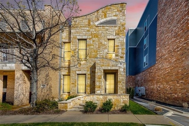 1211 S Adams Street - Photo 0
