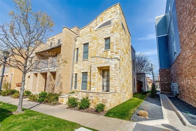 1211 S Adams Street - Photo 1
