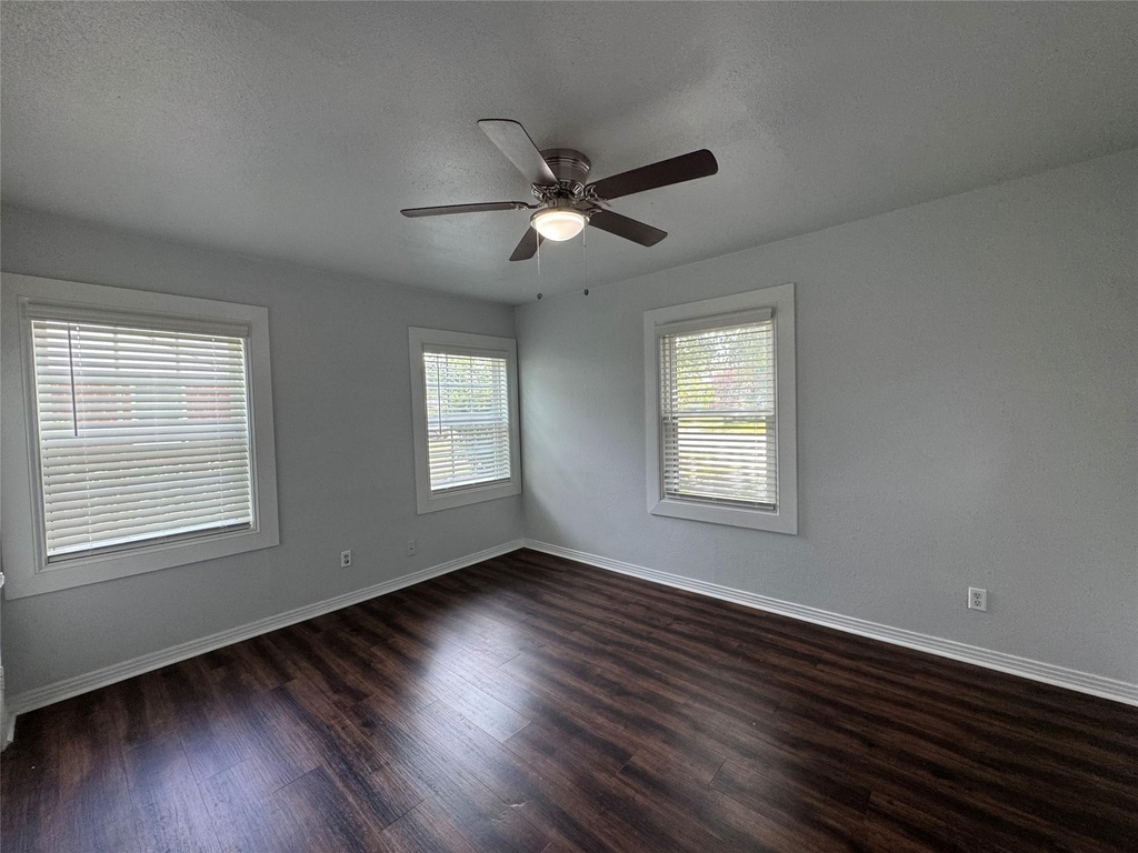 3241 Sandage Avenue - Photo 9