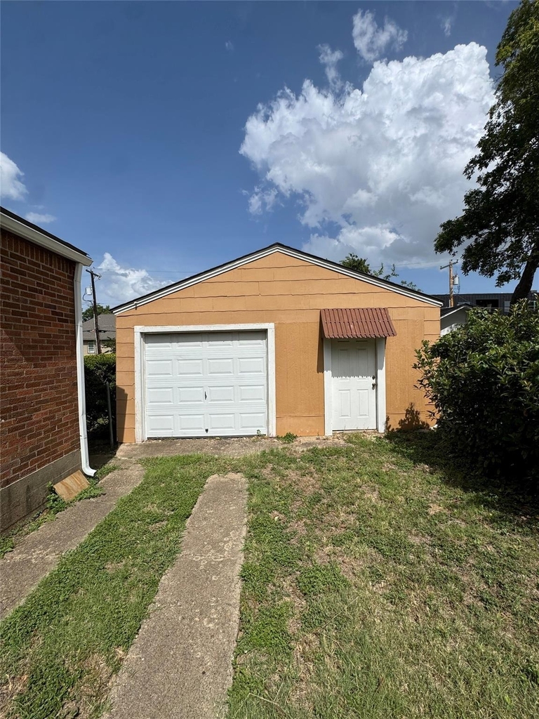 3241 Sandage Avenue - Photo 17