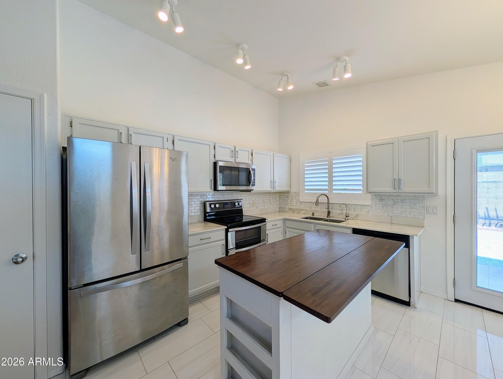 2824 W Angela Drive - Photo 18
