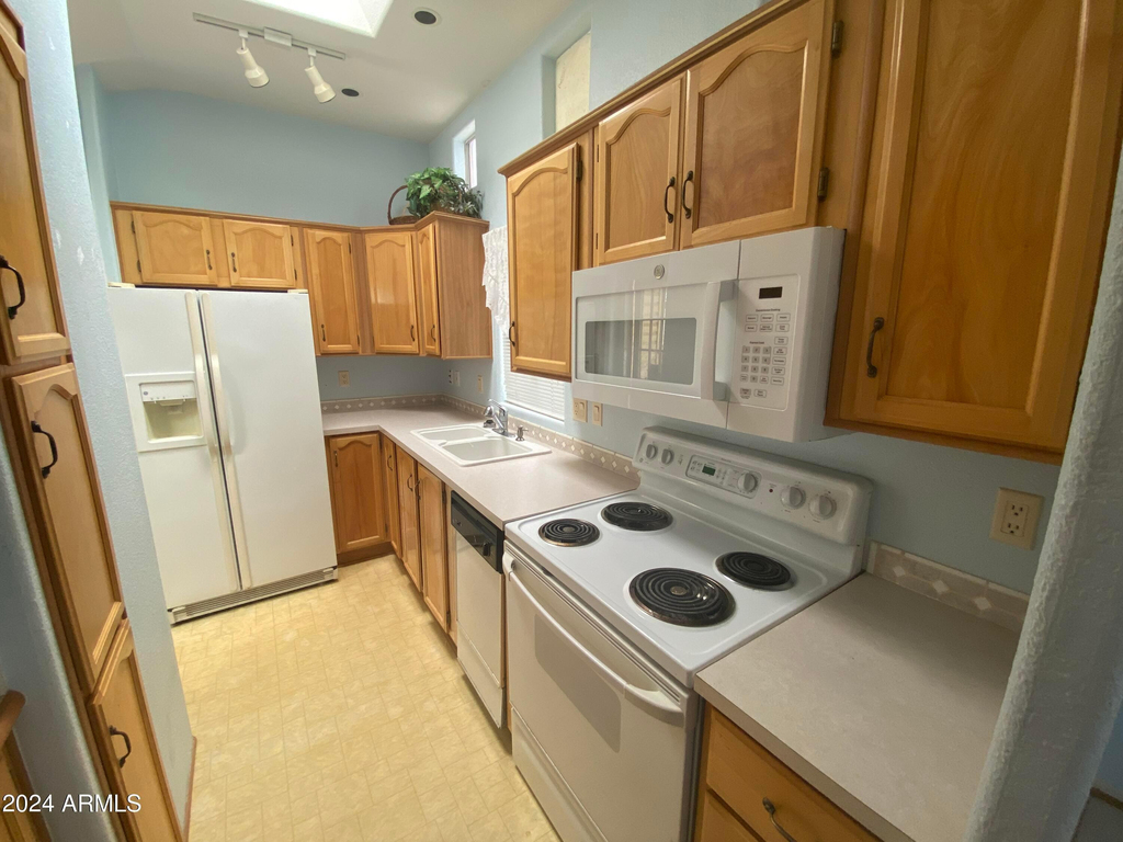 17200 W Bell Road - Photo 4