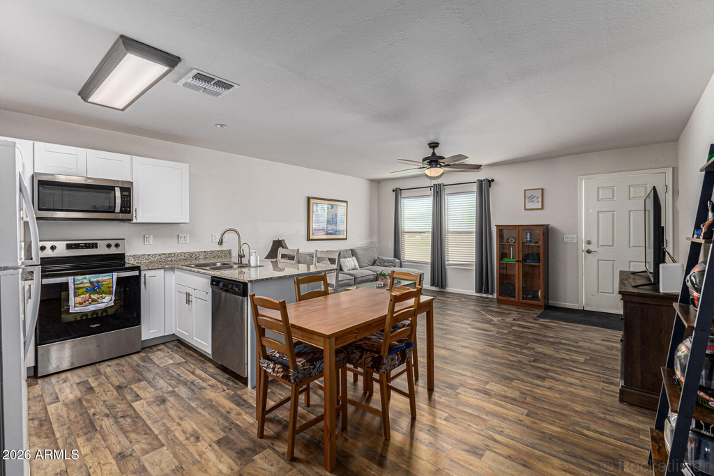 118 W Dewey Avenue - Photo 2