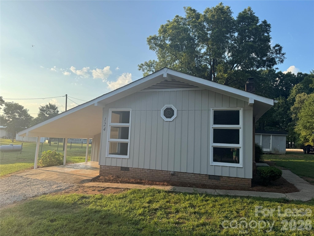124 Roxie Lane - Photo 1