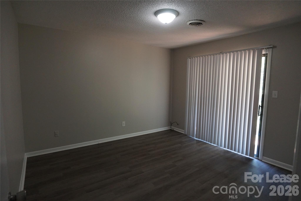 646 3rd Street Se - Photo 5