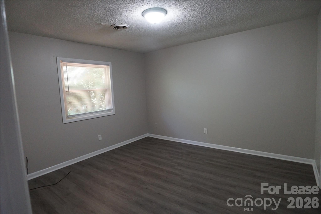 646 3rd Street Se - Photo 4