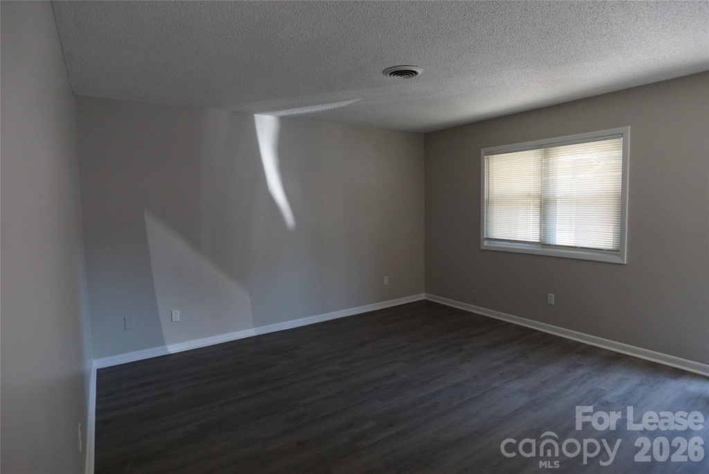 646 3rd Street Se - Photo 3