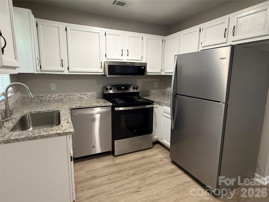314 Hamilton Drive Ne - Photo 3
