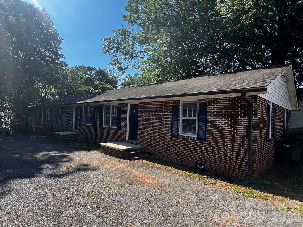 314 Hamilton Drive Ne - Photo 0