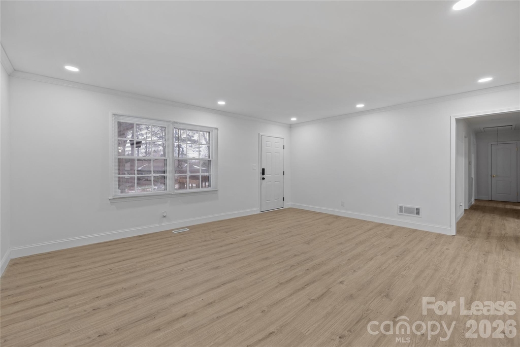 631 Townsend Avenue - Photo 4