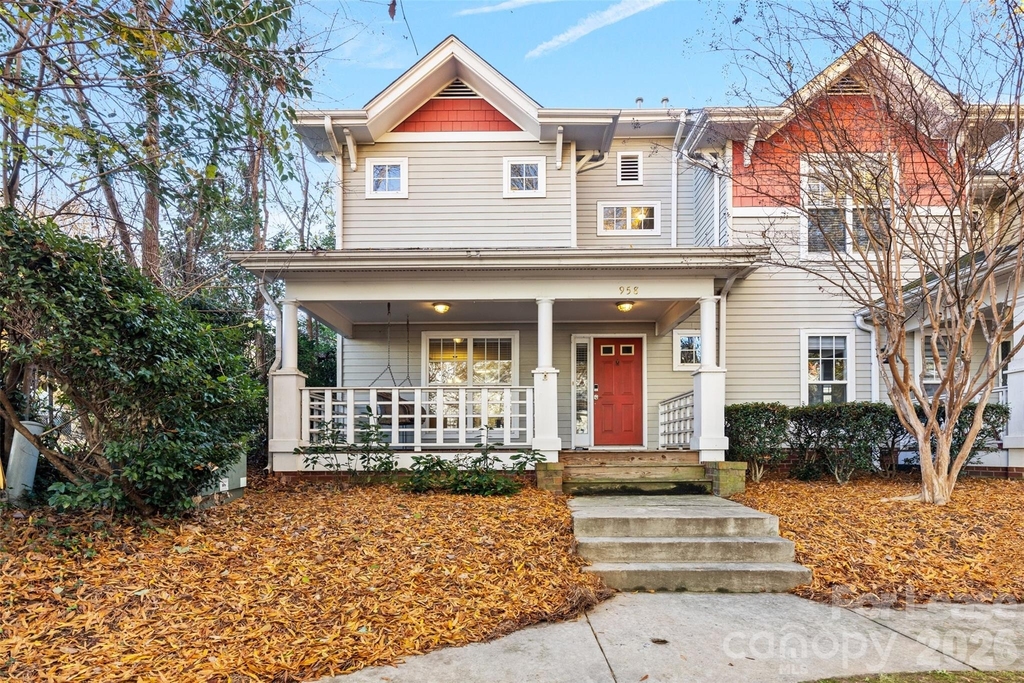 958 W 1st Street - Photo 0