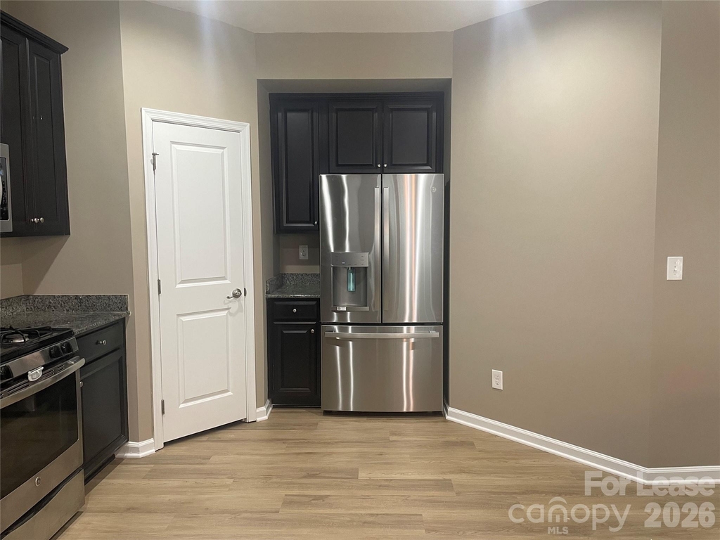 5712 Selkirkshire Road - Photo 10