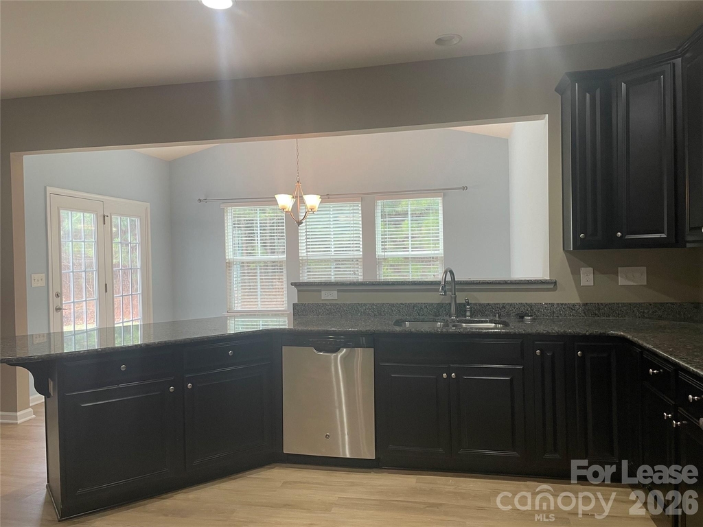5712 Selkirkshire Road - Photo 9