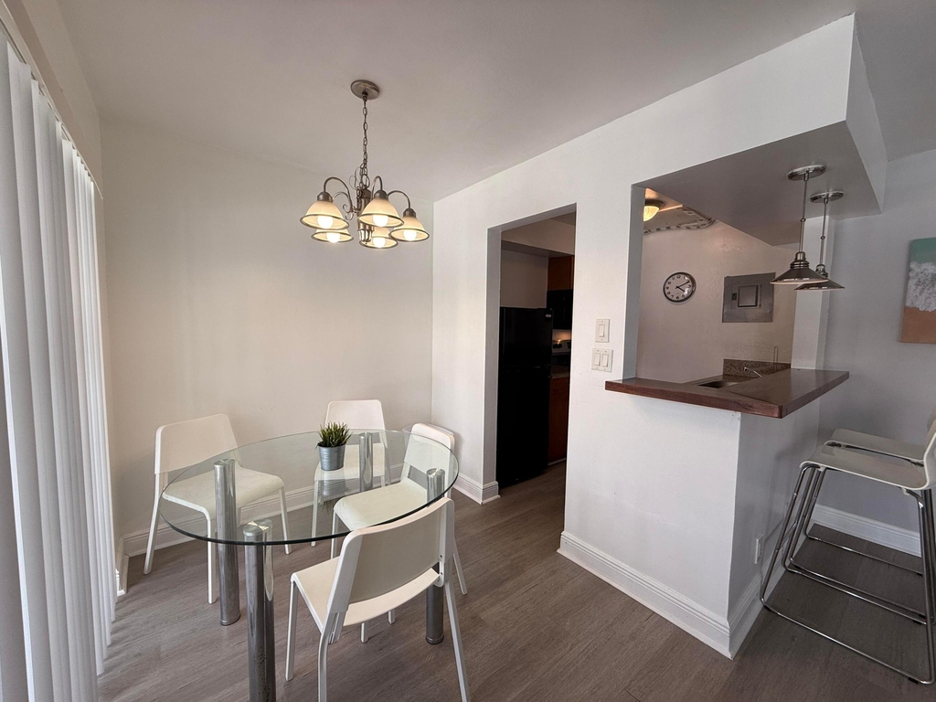 3226 Ne 12th Street - Photo 2