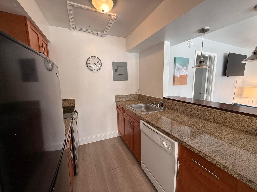 3226 Ne 12th Street - Photo 3