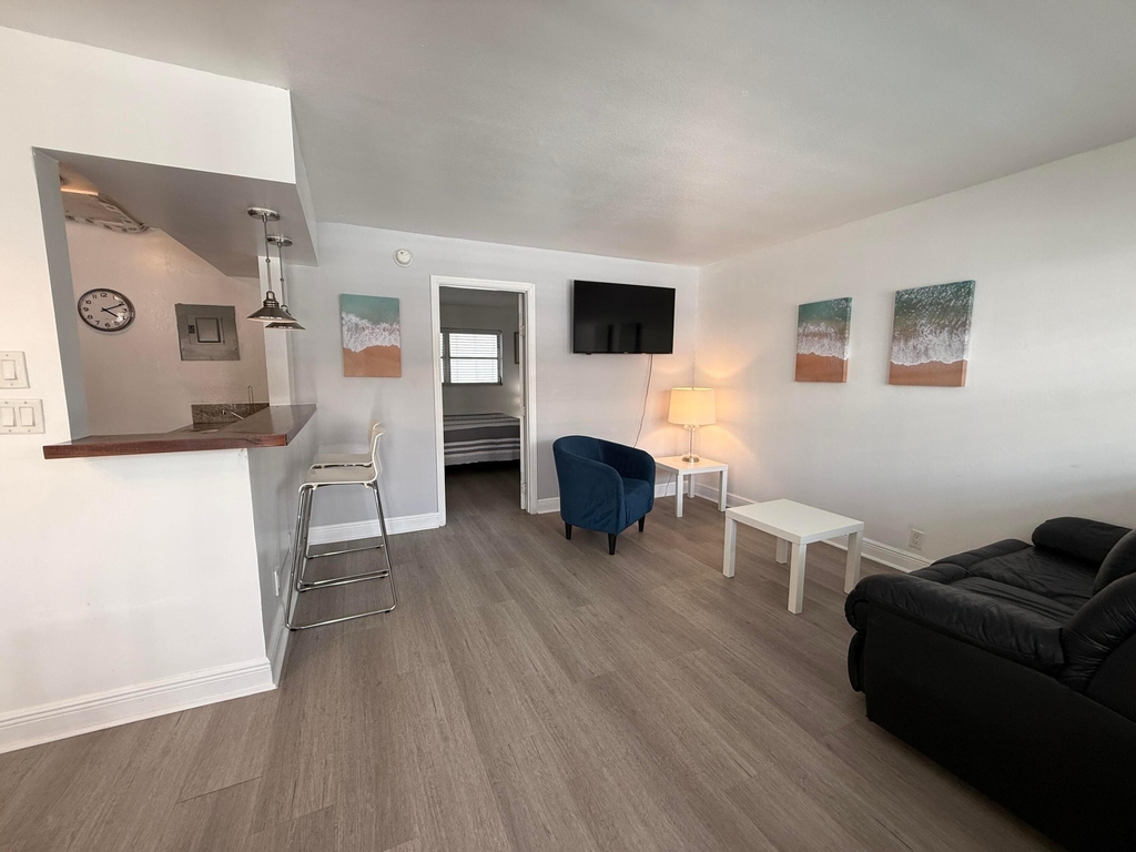 3226 Ne 12th Street - Photo 0