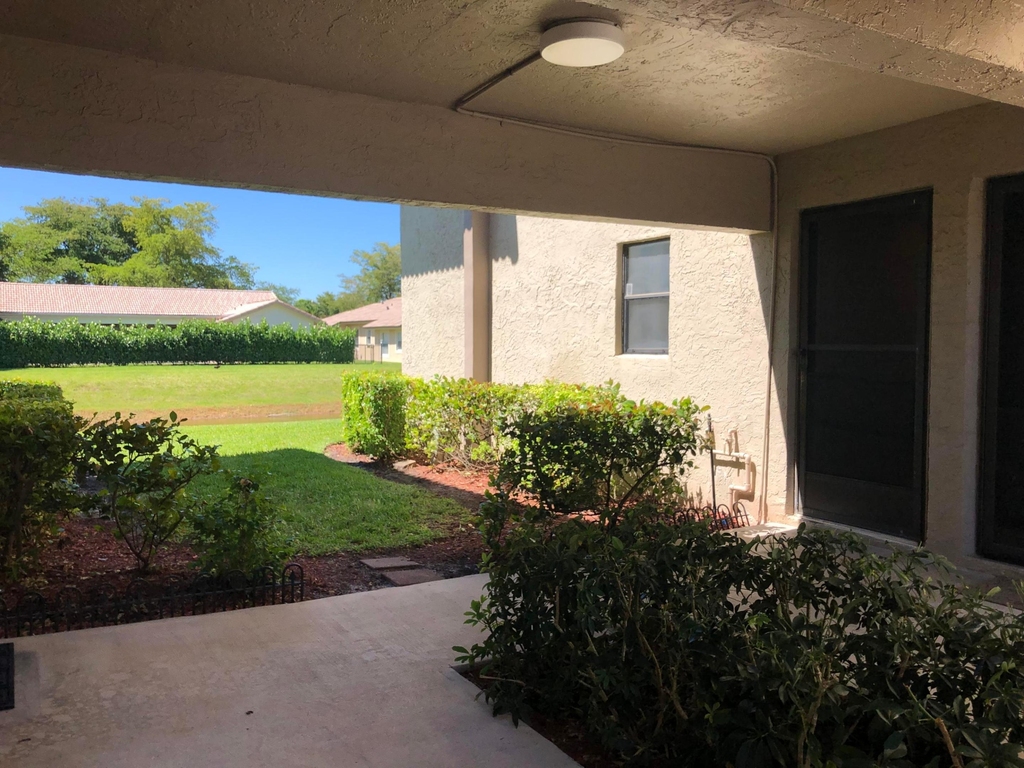 10714 Royal Palm Boulevard - Photo 1