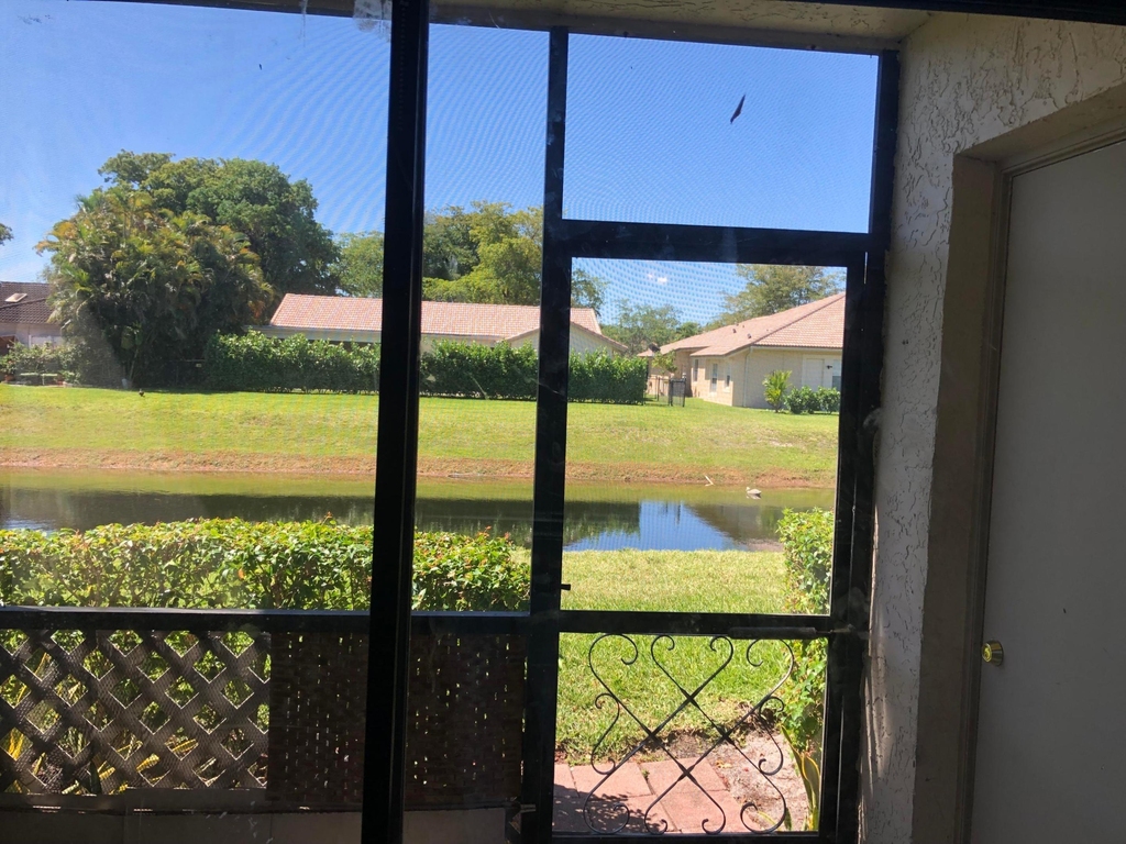 10714 Royal Palm Boulevard - Photo 9
