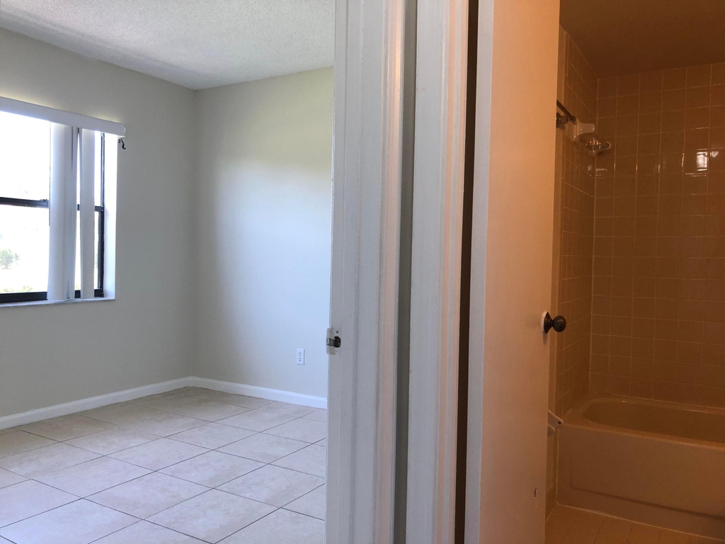 10714 Royal Palm Boulevard - Photo 6