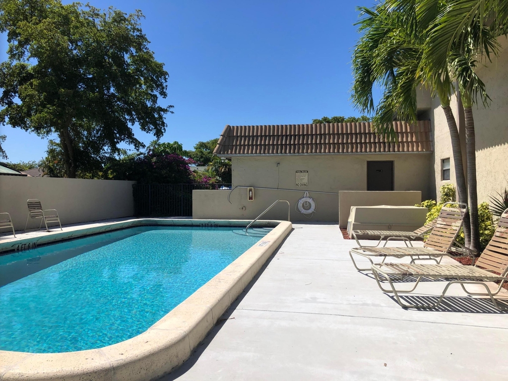 10714 Royal Palm Boulevard - Photo 13