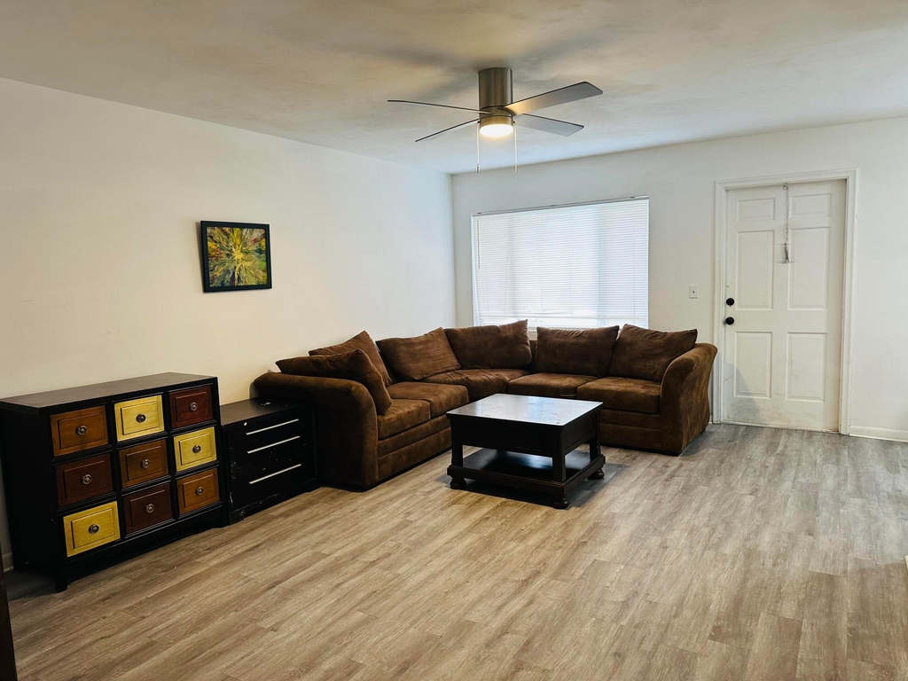 3402 Cynthia Lane - Photo 3