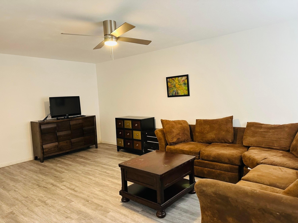 3402 Cynthia Lane - Photo 4
