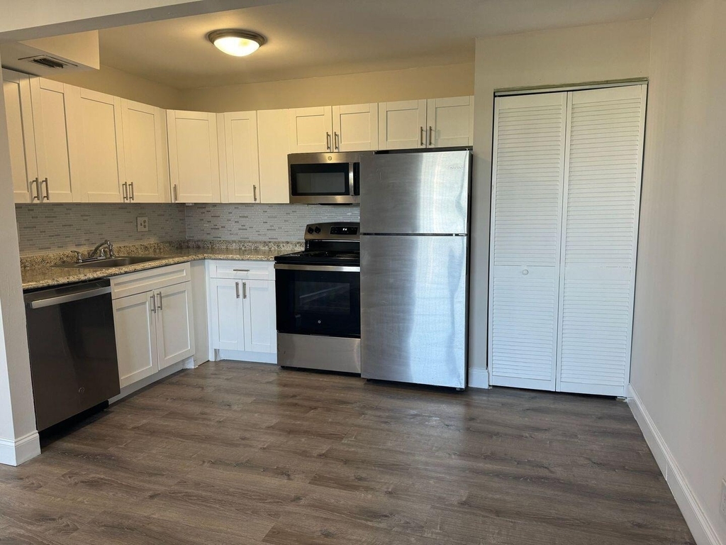 537 S Sequoia Drive - Photo 0