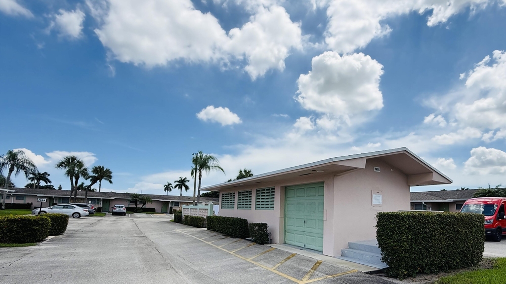 2676 Dudley Drive E - Photo 4