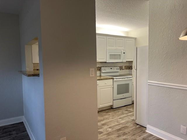 2588 Riverside Drive - Photo 8