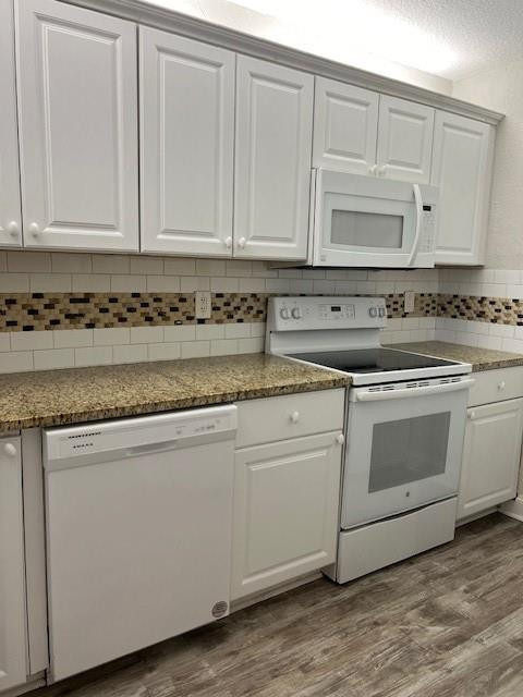 2588 Riverside Drive - Photo 3