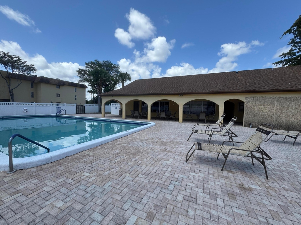 450 Nw 20th Street - Photo 18