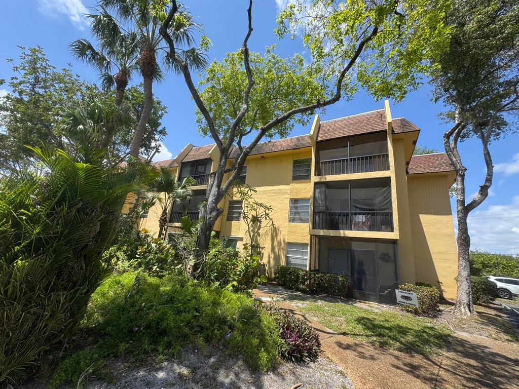 450 Nw 20th Street - Photo 1