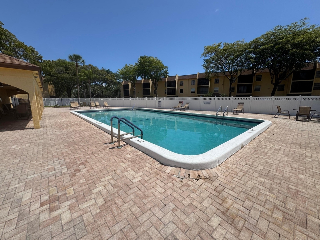 450 Nw 20th Street - Photo 19