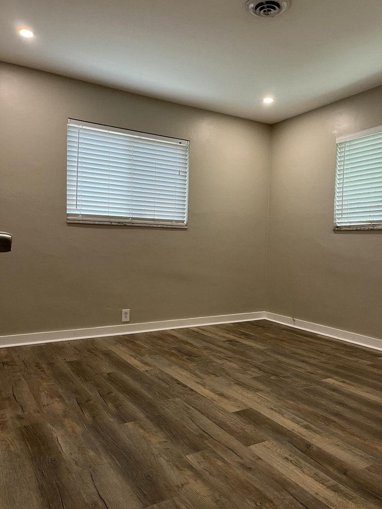 4250 Nw 21st Avenue - Photo 4