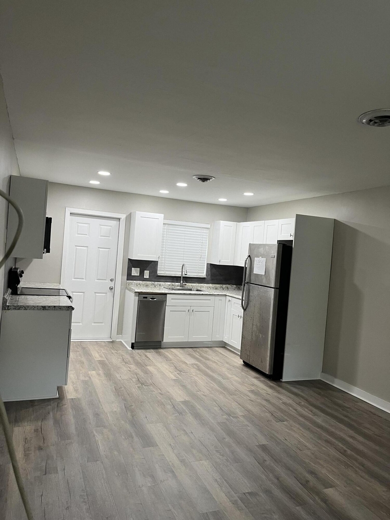 4250 Nw 21st Avenue - Photo 8