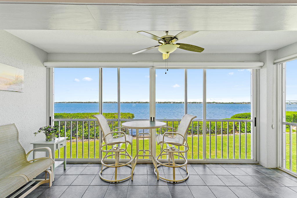 164 Ne Edgewater Drive - Photo 4