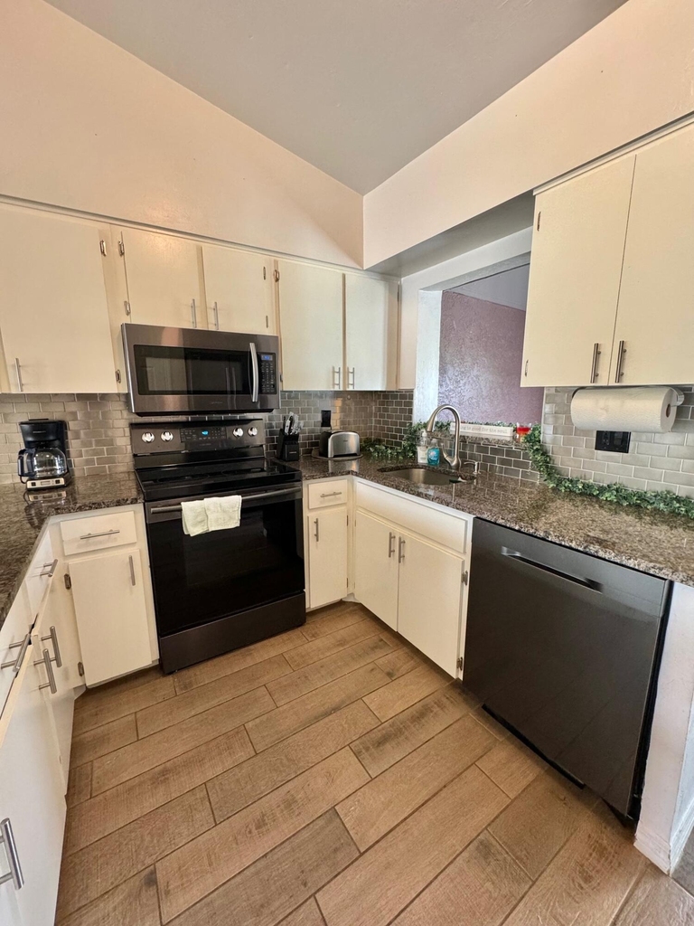 17370 W Carnegie Circle - Photo 2