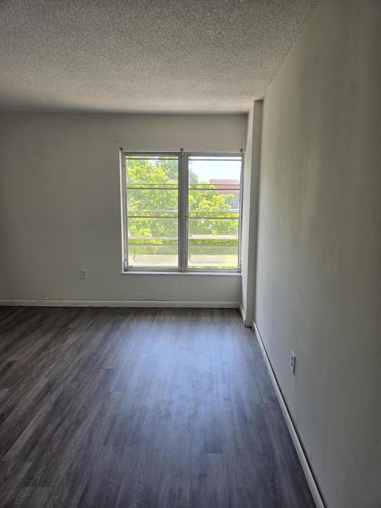 4160 Inverrary Drive - Photo 1