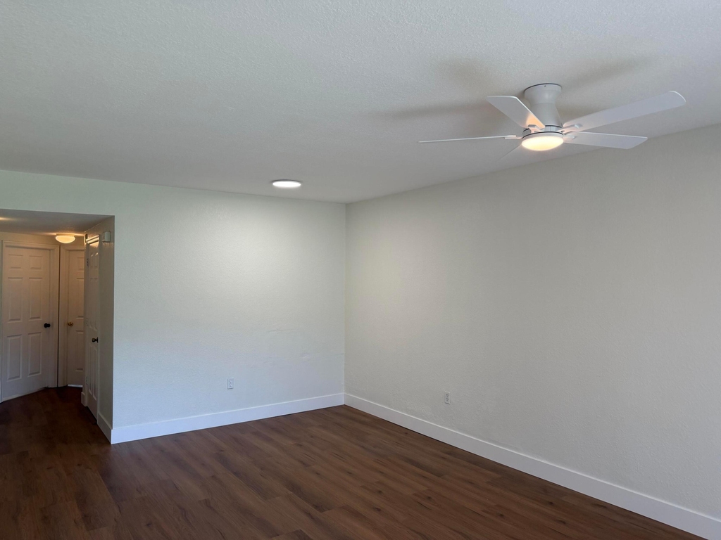 1095 Golden Lakes Boulevard - Photo 8